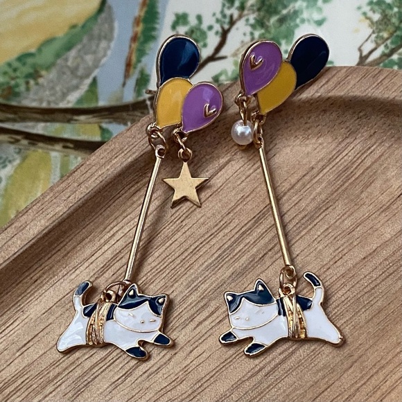 ✨ModCloth Ellie Cat Earrings - Picture 3 of 6